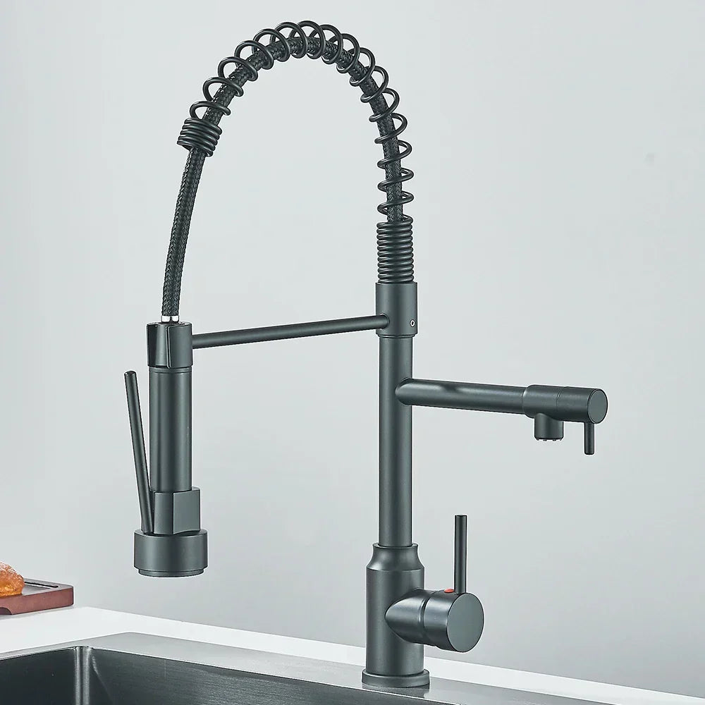 FluxSpout dobbelt køkkenarmatur — fleksibel fjederstuds, moderne design