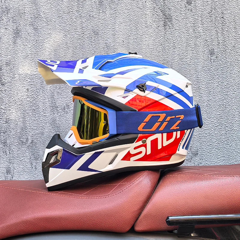 Kask wyścigowy terenowy z certyfikatem DOT — zdejmowany daszek | Desfino