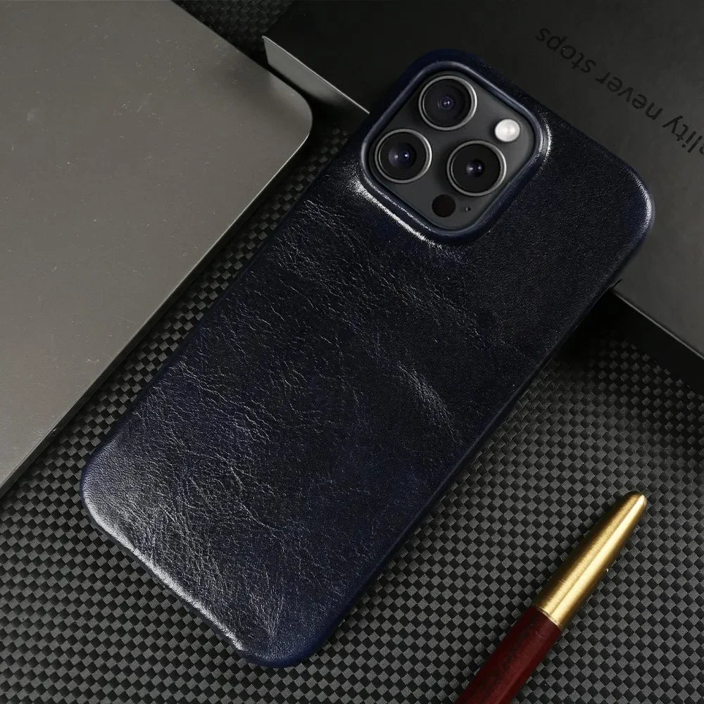 Capa artesanal em pele genuína de vaca para iPhone Crownline - Desfino