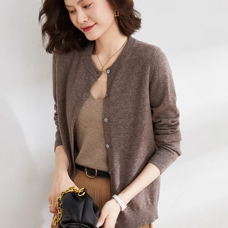 Cardigan in cashmere Lyria — Morbida maglia a girocollo, stile monopetto - Desfino