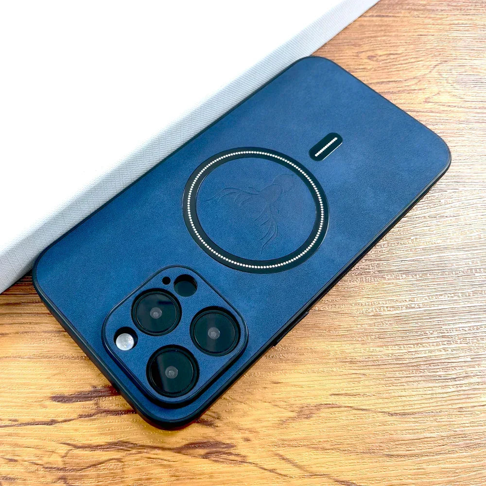 Etui Cedar Vale na iPhone'a — emblemat jelenia, kompatybilne z MagSafe - Desfino