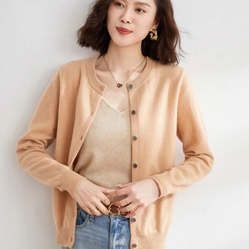 Cardigan in cashmere Lyria — Morbida maglia a girocollo, stile monopetto - Desfino