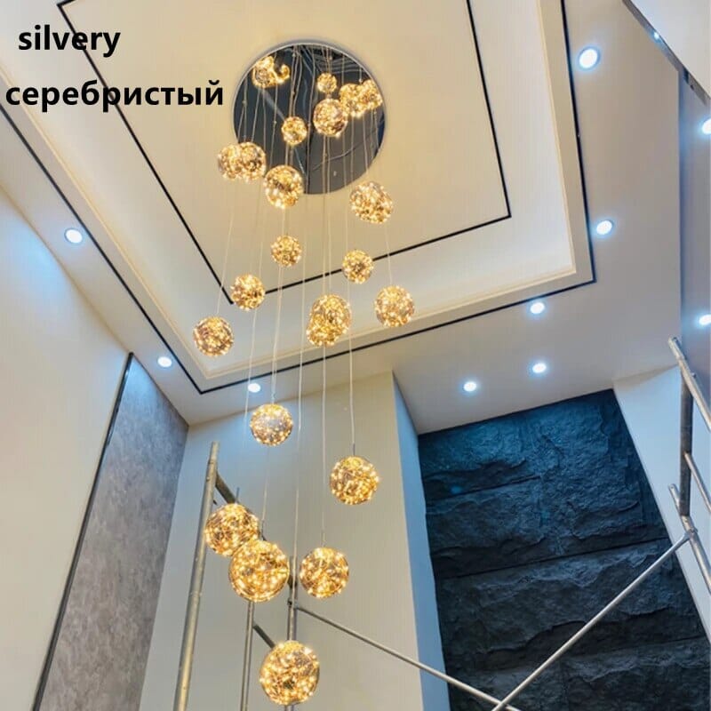 Lustr AstraLumen se skleněnými koulemi a schodišťovým designem s elegantní siluetou