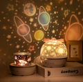 LunaNest stjerneprojektor som natlampe — fjernbetjening, 360° projektion - Desfino