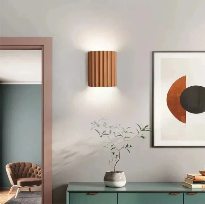 Aventa vägglampa i resin — modernt dubbelsidigt sken - Desfino