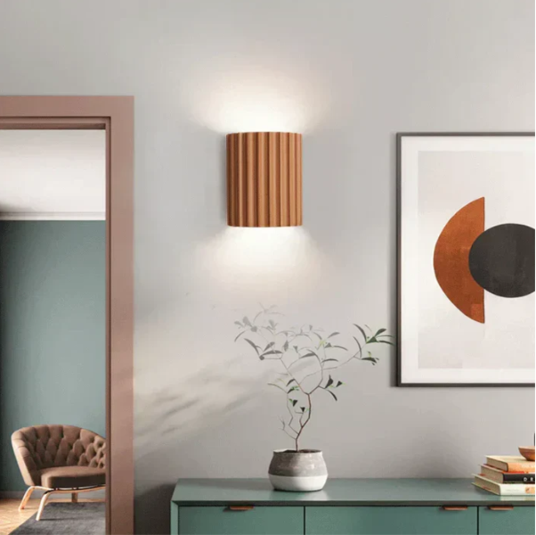Aventa vägglampa i resin — modernt dubbelsidigt sken - Desfino