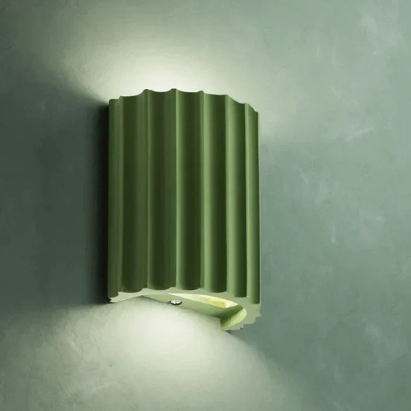 Aventa vägglampa i resin — modernt dubbelsidigt sken - Desfino