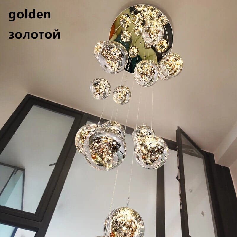 Lustr AstraLumen se skleněnými koulemi a schodišťovým designem s elegantní siluetou