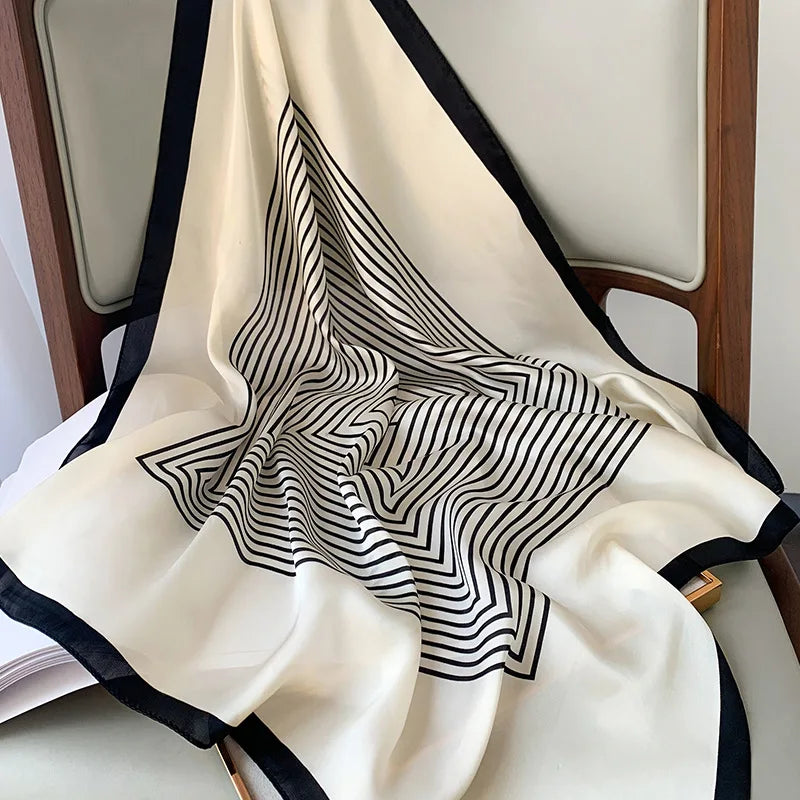 Solara zijden sjaal met ruitpatroon — 70 cm x 70 cm voor hals en haar - Desfino