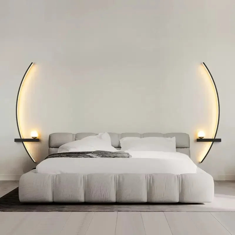 מנורת קיר LED LumaEdge לתאורה מעלה ומטה — גימור שחור וזהב - Desfino