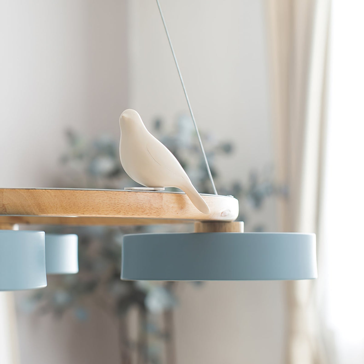 AeroNest runder Vogel-Kronleuchter - künstlerische Kombination verschiedener Materialien - Desfino