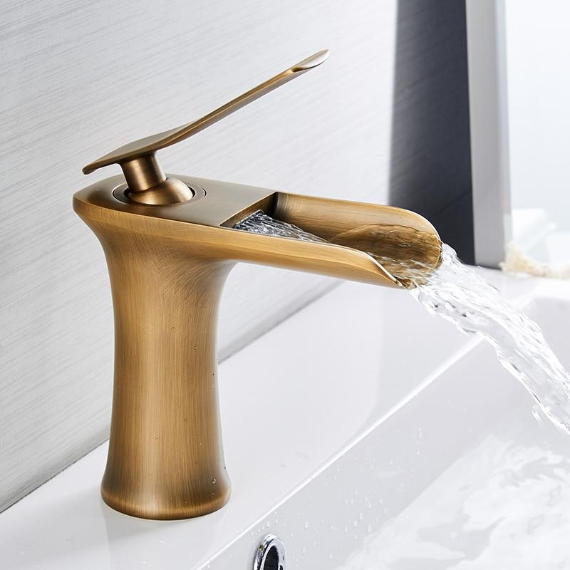 Grifo de latón con acabado cromado — Tipo cascada, dos tubos y un mando - Desfino