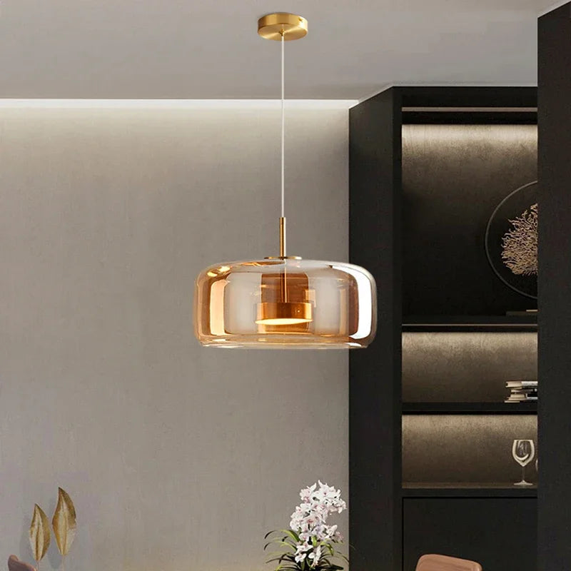 Elegante SleekChic-Kronleuchter mit Milchglas-Kuppel — Moderne Beleuchtung - Desfino