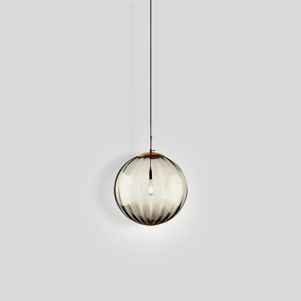 Moderne Pendelleuchte mit Glaskugel und Wasserstruktur im nordischen Stil | Desfino