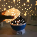 מנורת לילה מקרינה שמיים זרועי כוכבים AstraGlow — מנורת לילה לילדים - Desfino