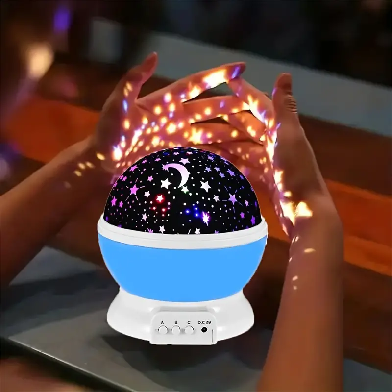 מנורת לילה מקרינה שמיים זרועי כוכבים AstraGlow — מנורת לילה לילדים - Desfino