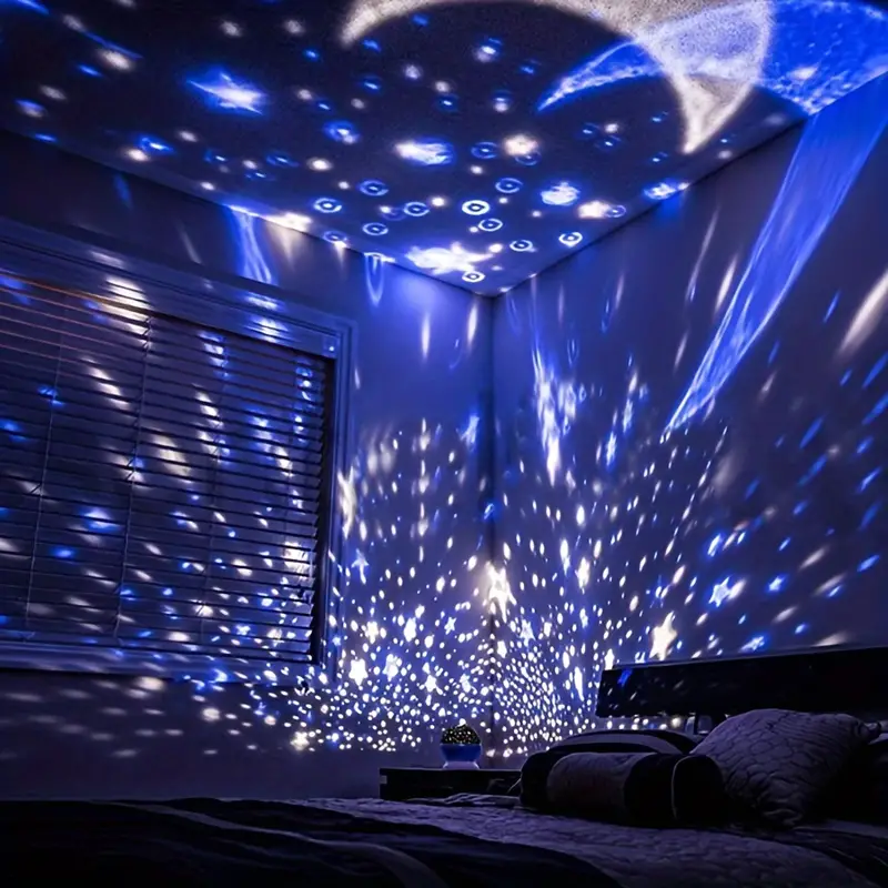 מנורת לילה מקרינה שמיים זרועי כוכבים AstraGlow — מנורת לילה לילדים - Desfino