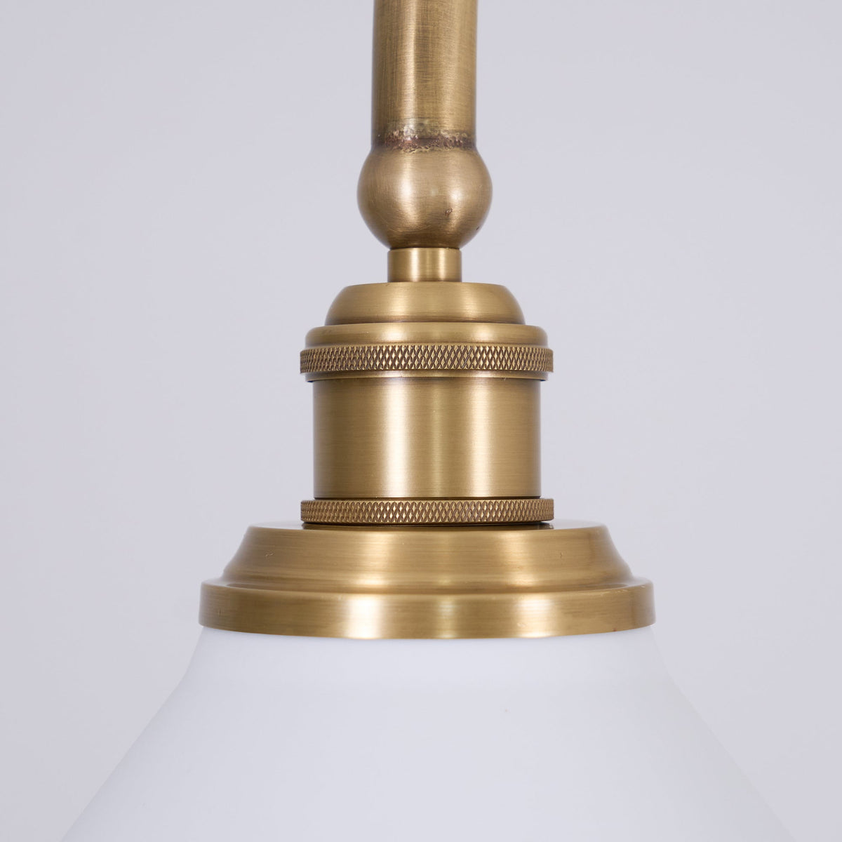 Candeeiro suspenso de vidro vintage AstraVex — Abat-jour branco, design de duas lâmpadas - Desfino