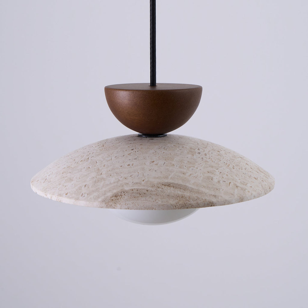 Lampade a sospensione Aurea in travertino — Bagliore naturale delicato, linee pulite