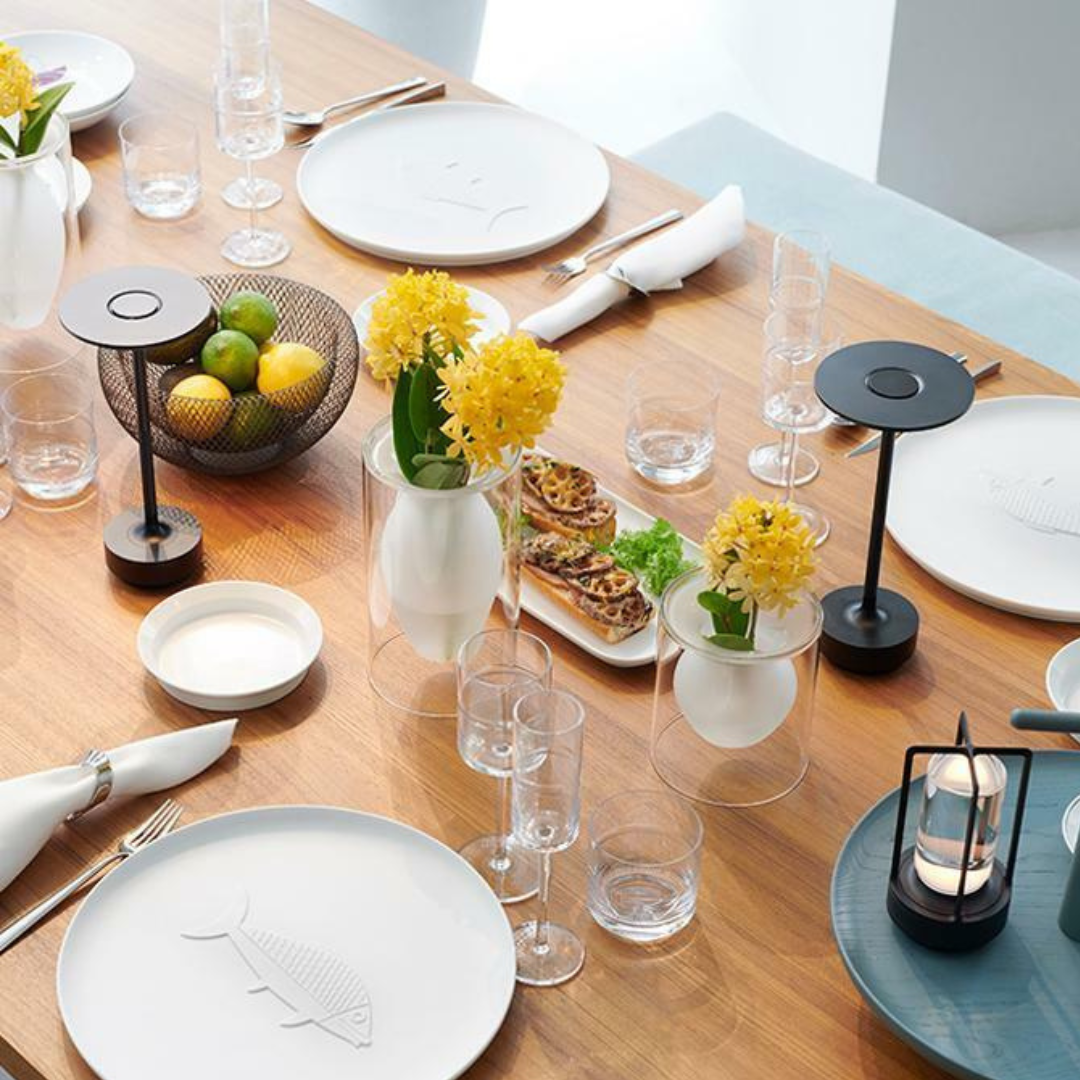 Lámpara de mesa LED recargable e inalámbrica — Regulador táctil, metal moderno - Desfino