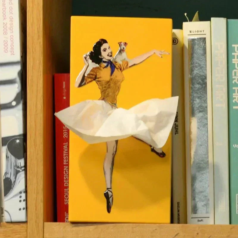 Vintage 1950-es évekbeli pin-up fa papírzsebkendő-tartó — átöltözőruhás grafika - Desfino