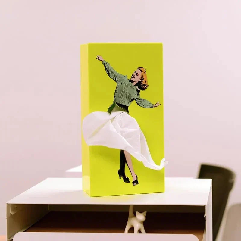 Vintage 1950-es évekbeli pin-up fa papírzsebkendő-tartó — átöltözőruhás grafika - Desfino