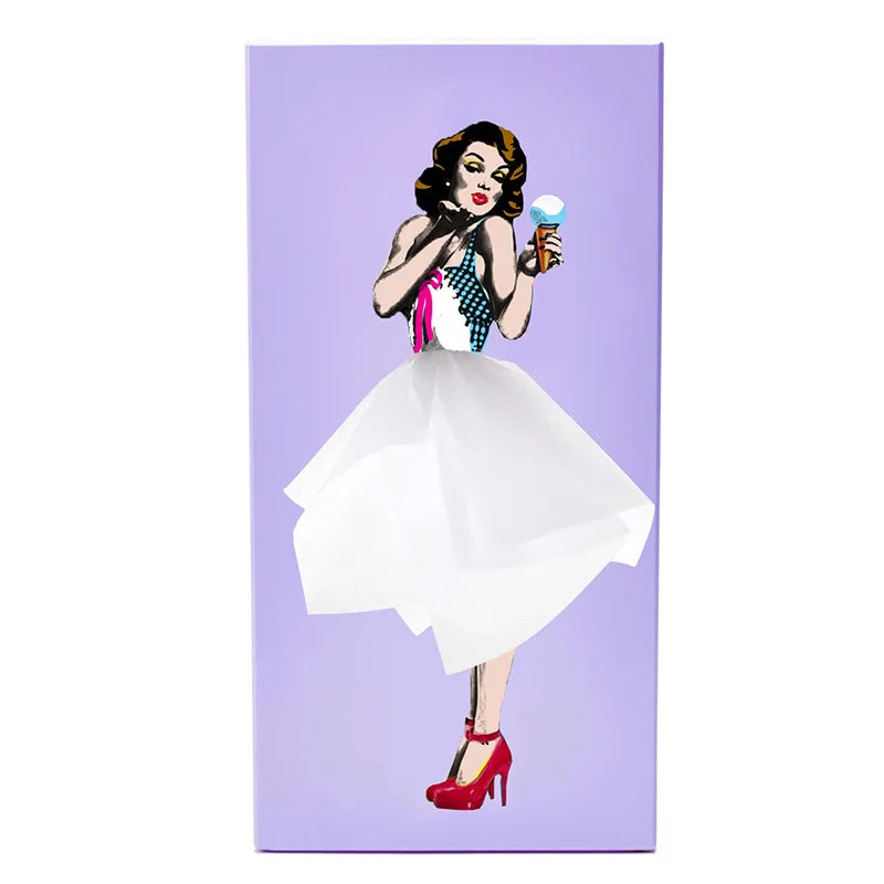 Vintage 1950-es évekbeli pin-up fa papírzsebkendő-tartó — átöltözőruhás grafika - Desfino