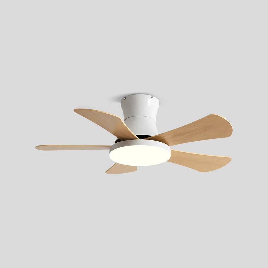 Skandinavischer Deckenventilator mit niedrigem Profil und Licht | Desfino