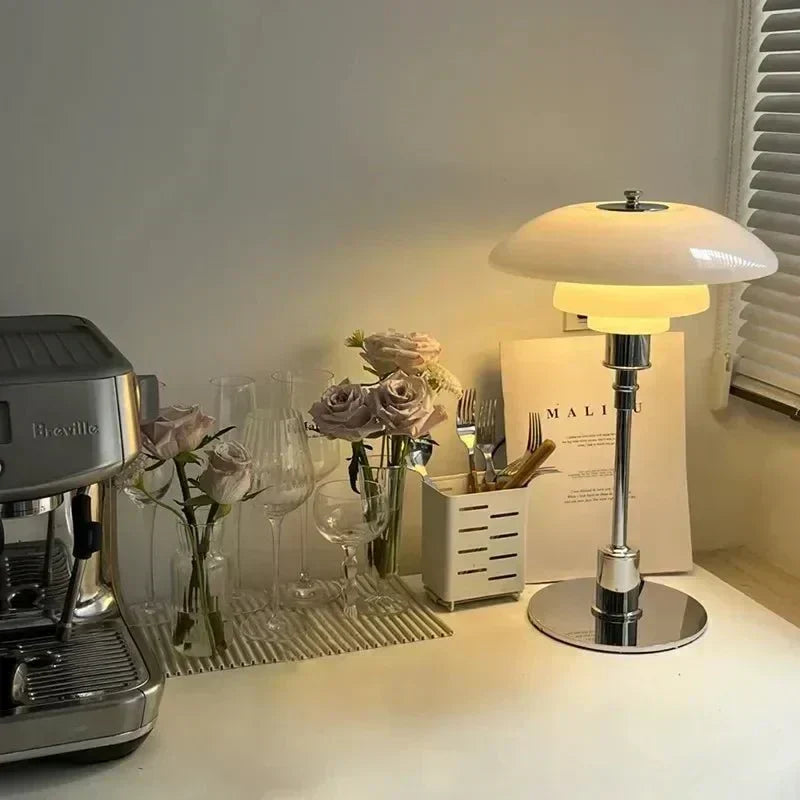 Stolní lampa Asteri ve stylu art deco — výrazný geometrický vzor - Desfino