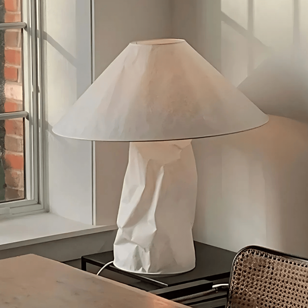 Lampada da tavolo Kairo — Struttura in metallo, paralume in carta, lampada E27 a luce singola - Desfino