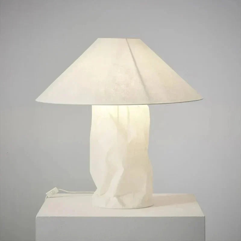 Lampada da tavolo Kairo — Struttura in metallo, paralume in carta, lampada E27 a luce singola - Desfino