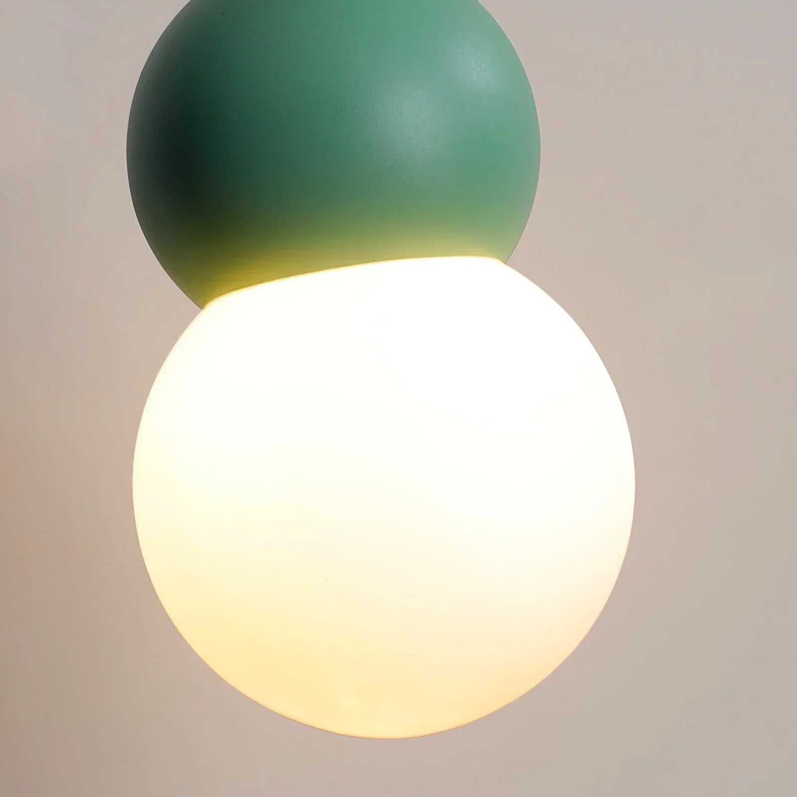 Kugelförmige Hängelampe im Creme-Stil, kleine Nachttischlampe | Desfino