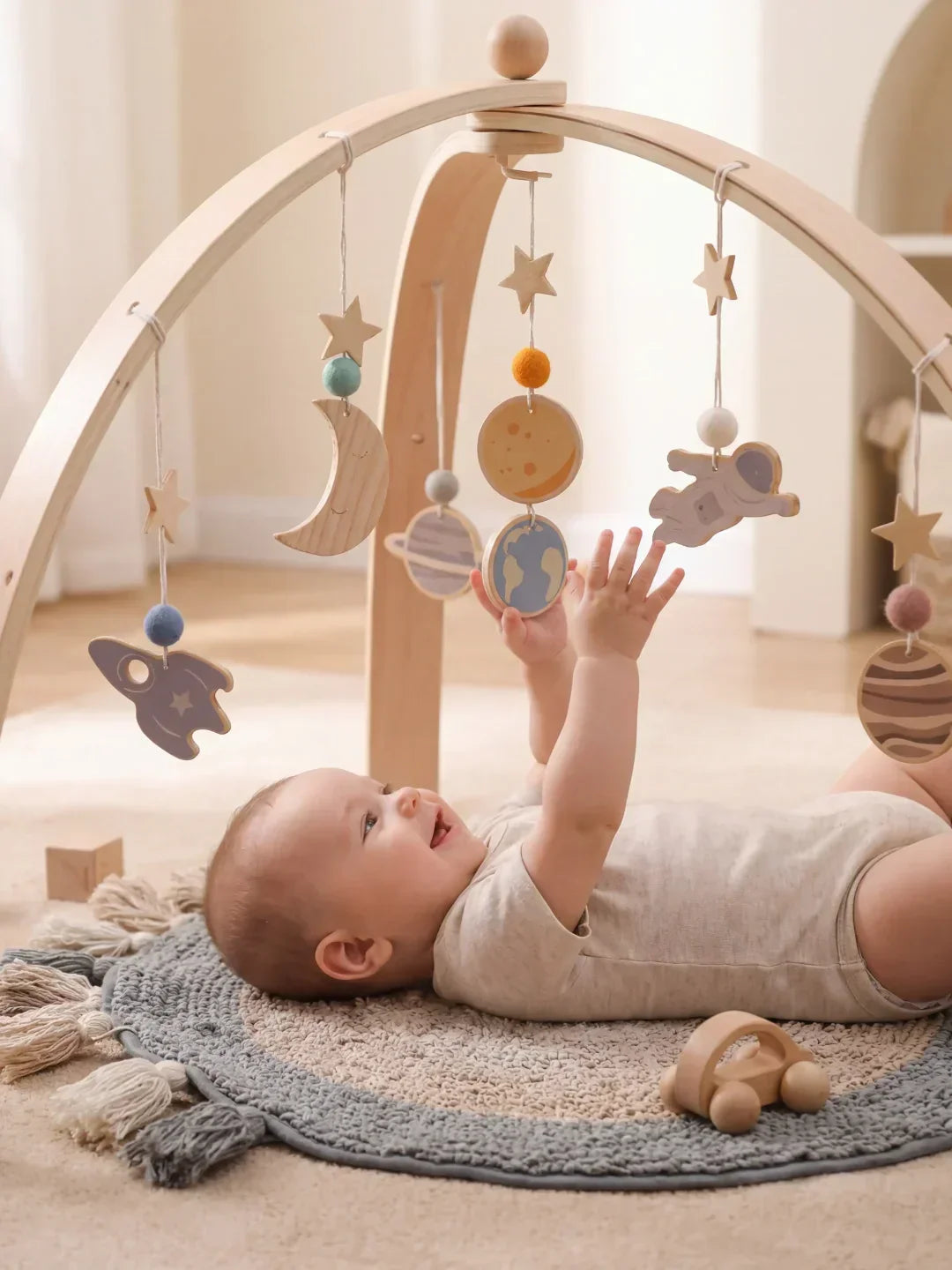 חדר כושר מעץ למשחק לתינוק — מסגרת כיפה בנושא החלל, צעצועים חושיים - דספינו