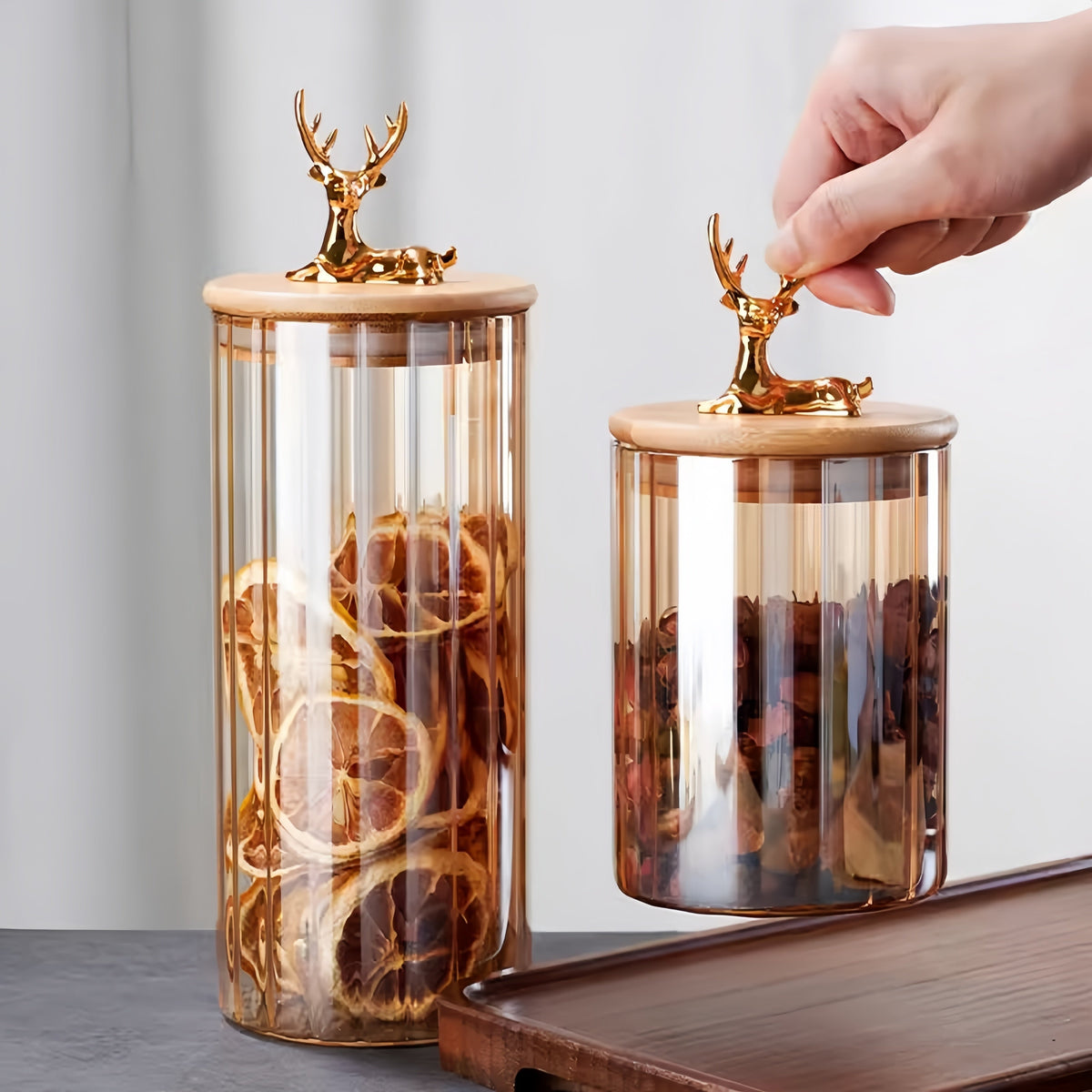 Elowen voorraadpotten van amberkleurig glas, set van 3, gouden deksels met hertmotief, luchtdichte sluitingen - Desfino