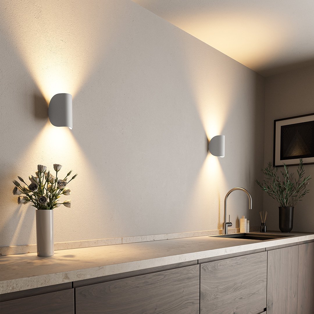 Applique murale moderne LumaTwist — LED chaude à lumière diffuse, profil mince - Desfino