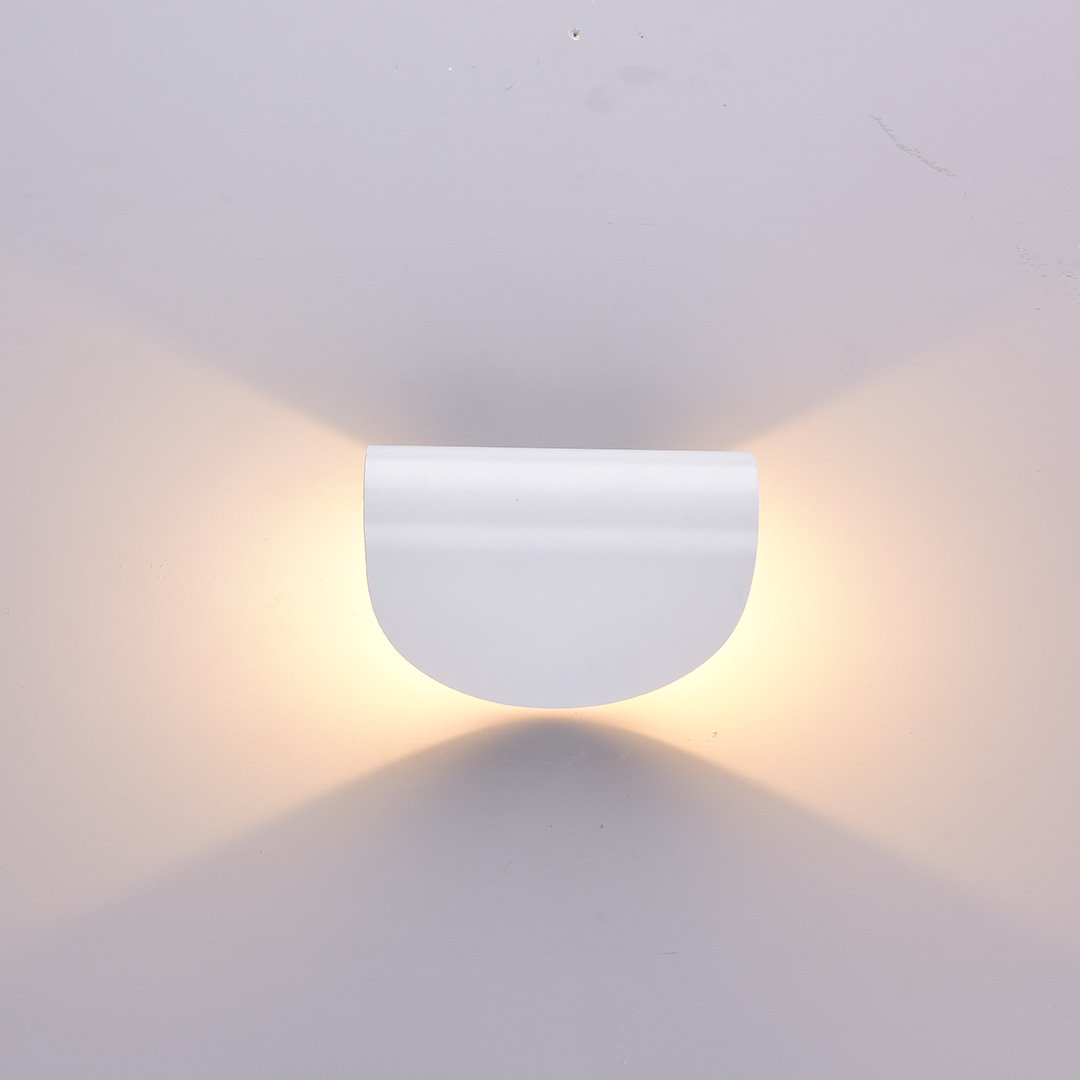 Applique murale moderne LumaTwist — LED chaude à lumière diffuse, profil mince - Desfino