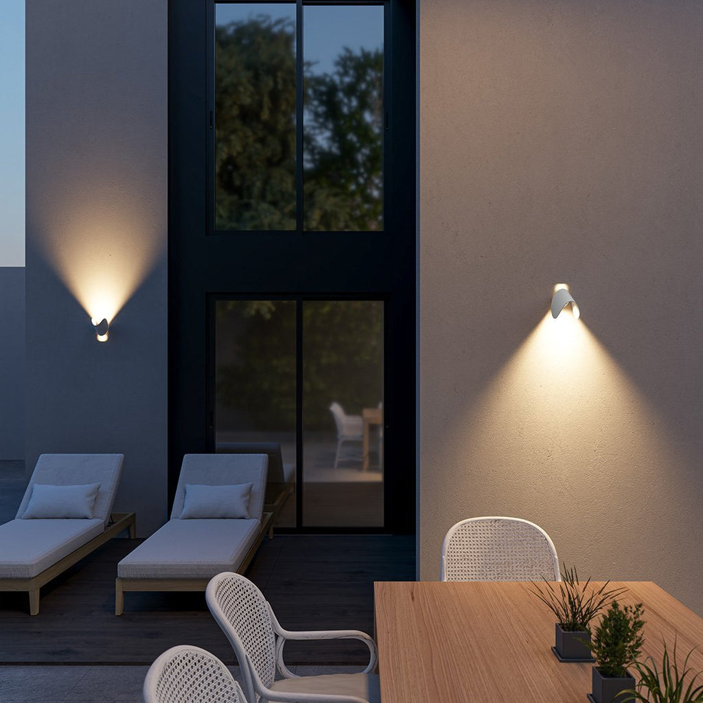 Applique murale moderne LumaTwist — LED chaude à lumière diffuse, profil mince - Desfino