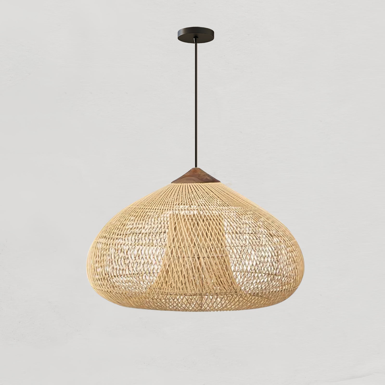 Pendelleuchte aus geflochtenem Rattan – kunstvoll handgewebtes Muster