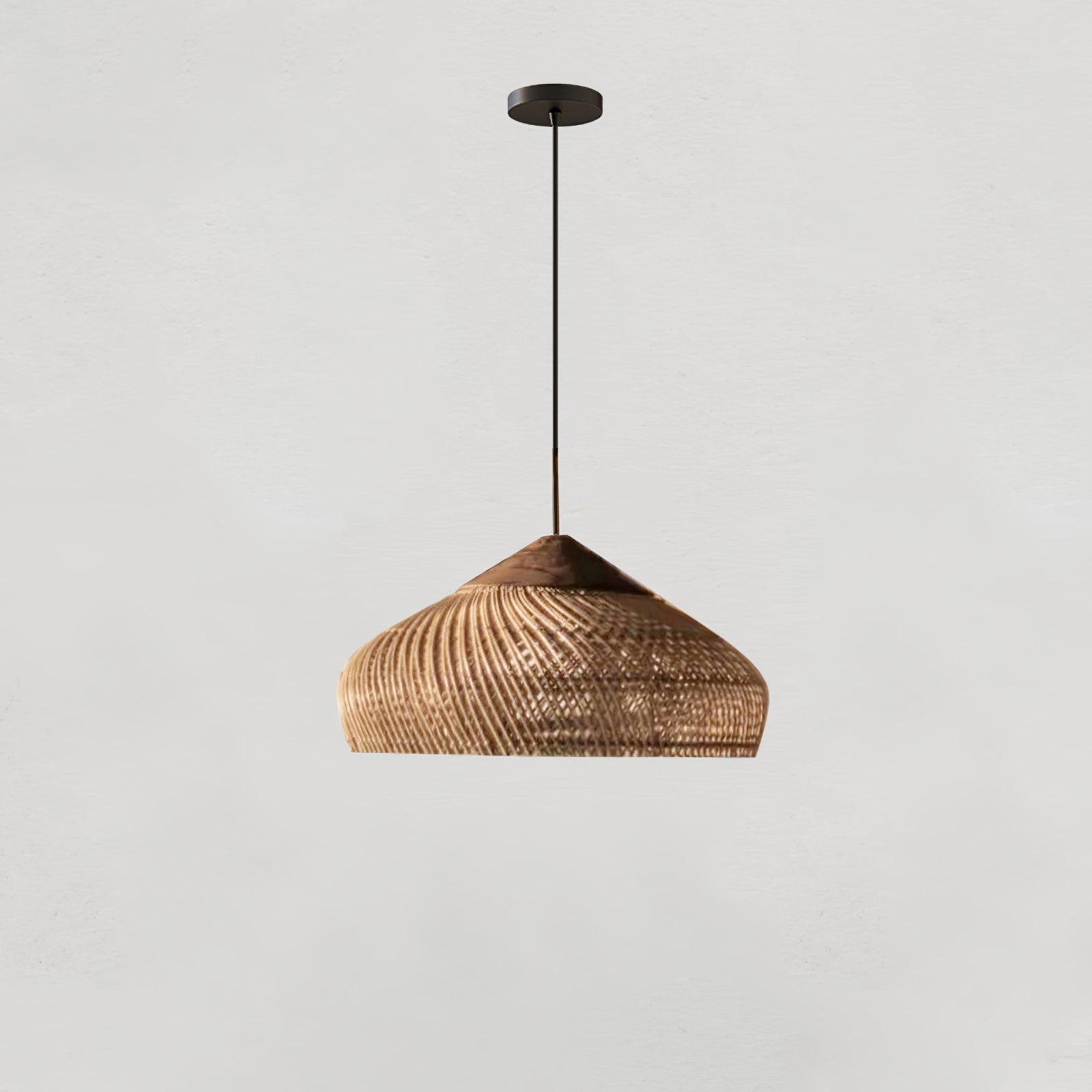 Pendelleuchte aus geflochtenem Rattan – kunstvoll handgewebtes Muster