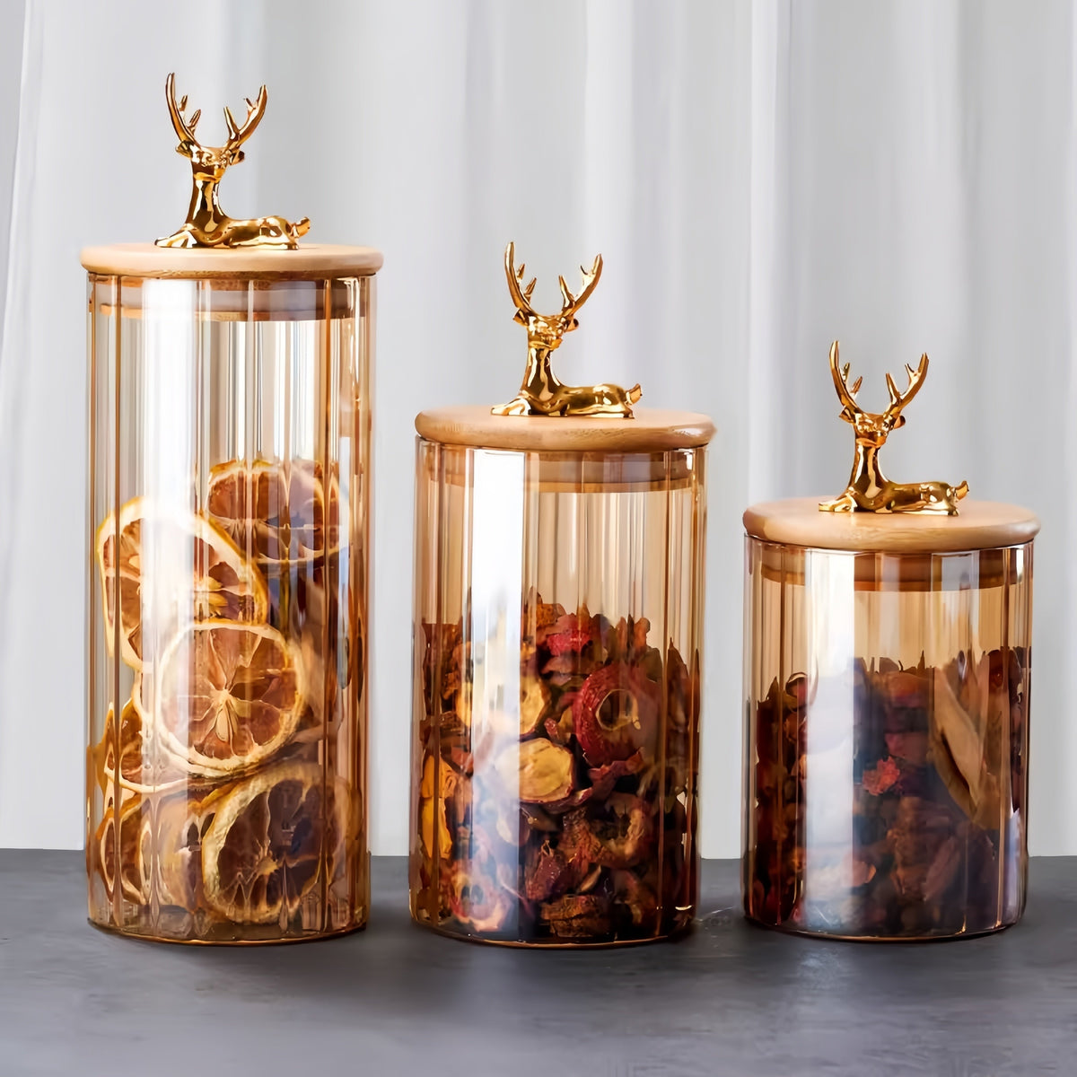 Elowen voorraadpotten van amberkleurig glas, set van 3, gouden deksels met hertmotief, luchtdichte sluitingen - Desfino
