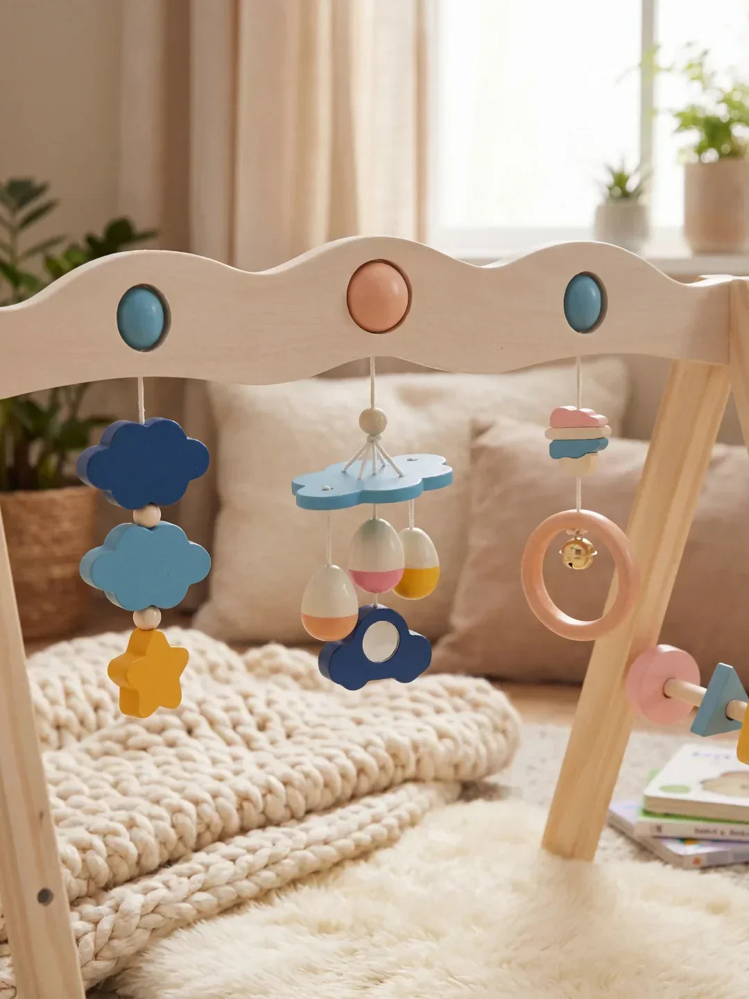 קשת פעילות לתינוקות מעץ טבעי - מתקן משחק חושי לתינוקות ולפעוטות - Desfino