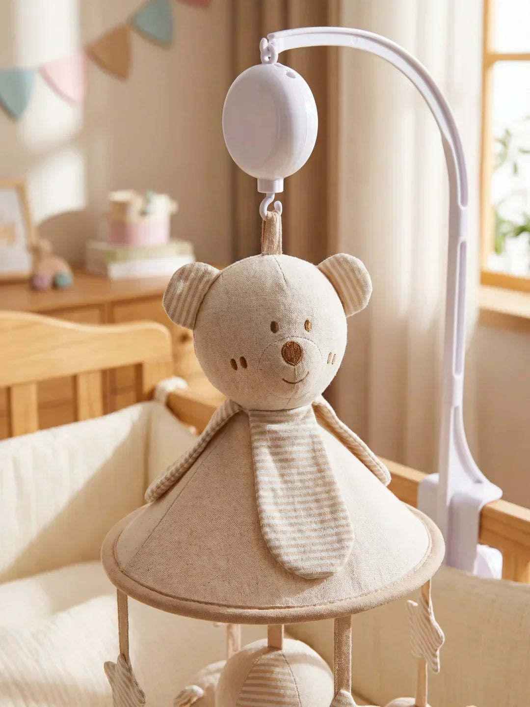 Dřevěný hudební kolotoč pro miminko s podpěrným ramenem — uklidňující závěsný design