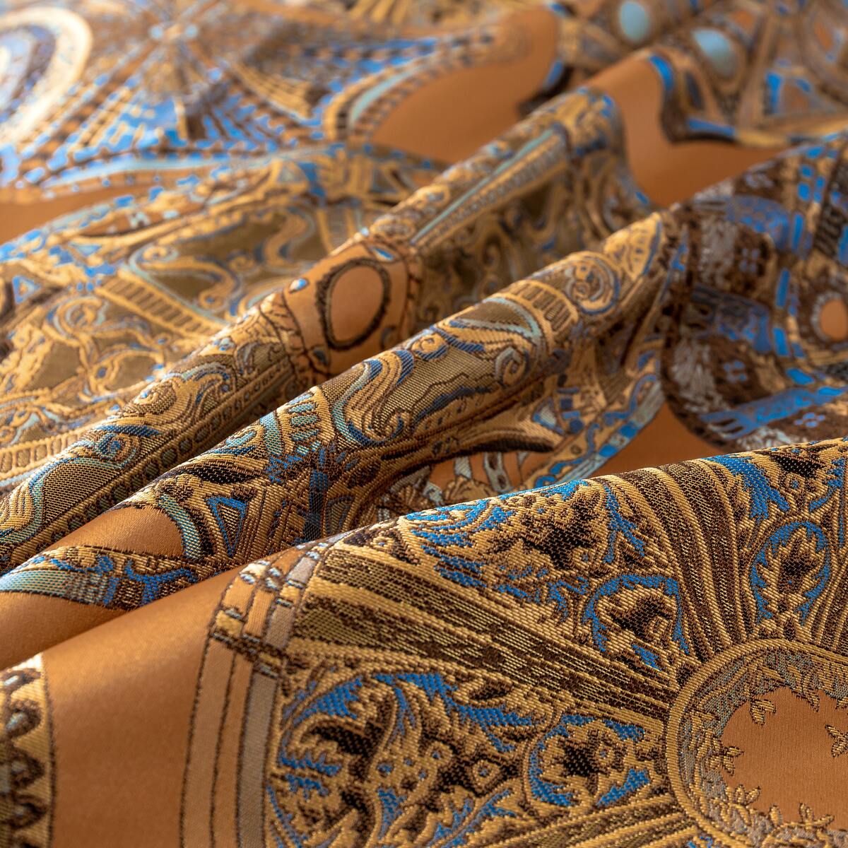 Parure de lit en coton satiné Khalara — Motif brodé aux tons royaux - Desfino