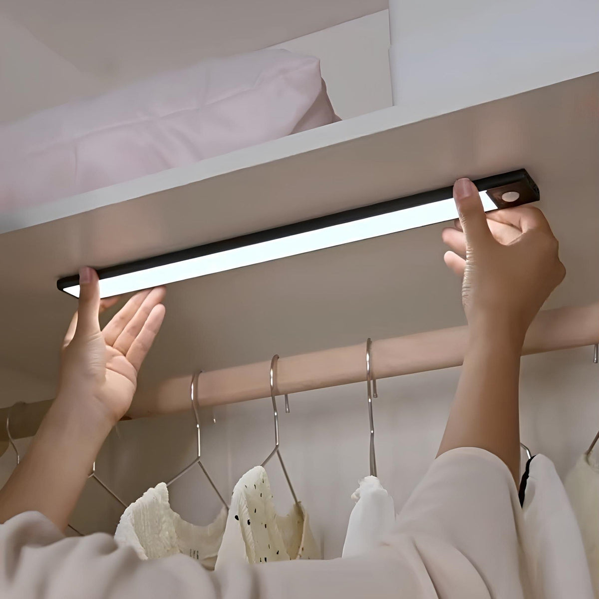 Lampe à détecteur de mouvement sans fil GlowMotion — Fixation magnétique, extinction automatique