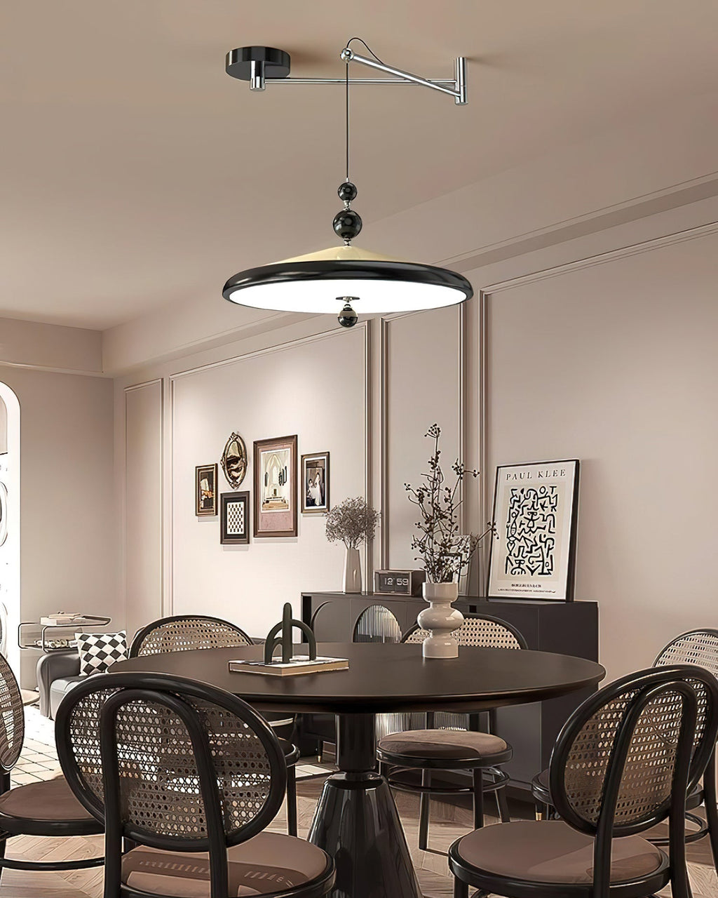 Pendelleuchte mit schwenkbarem Arm – warmes, diffuses Licht, verstellbare Position