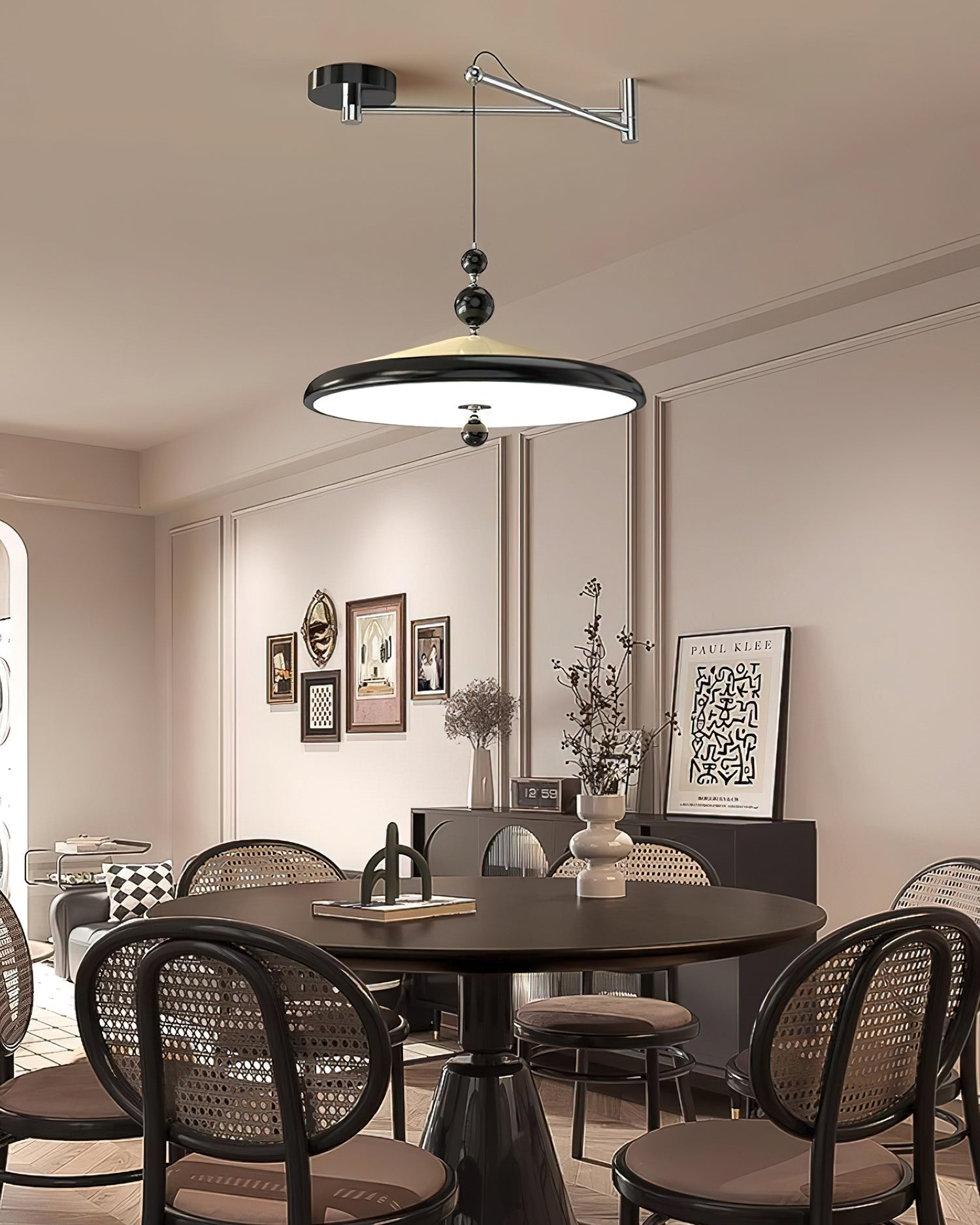 Pendelleuchte mit schwenkbarem Arm – warmes, diffuses Licht, verstellbare Position