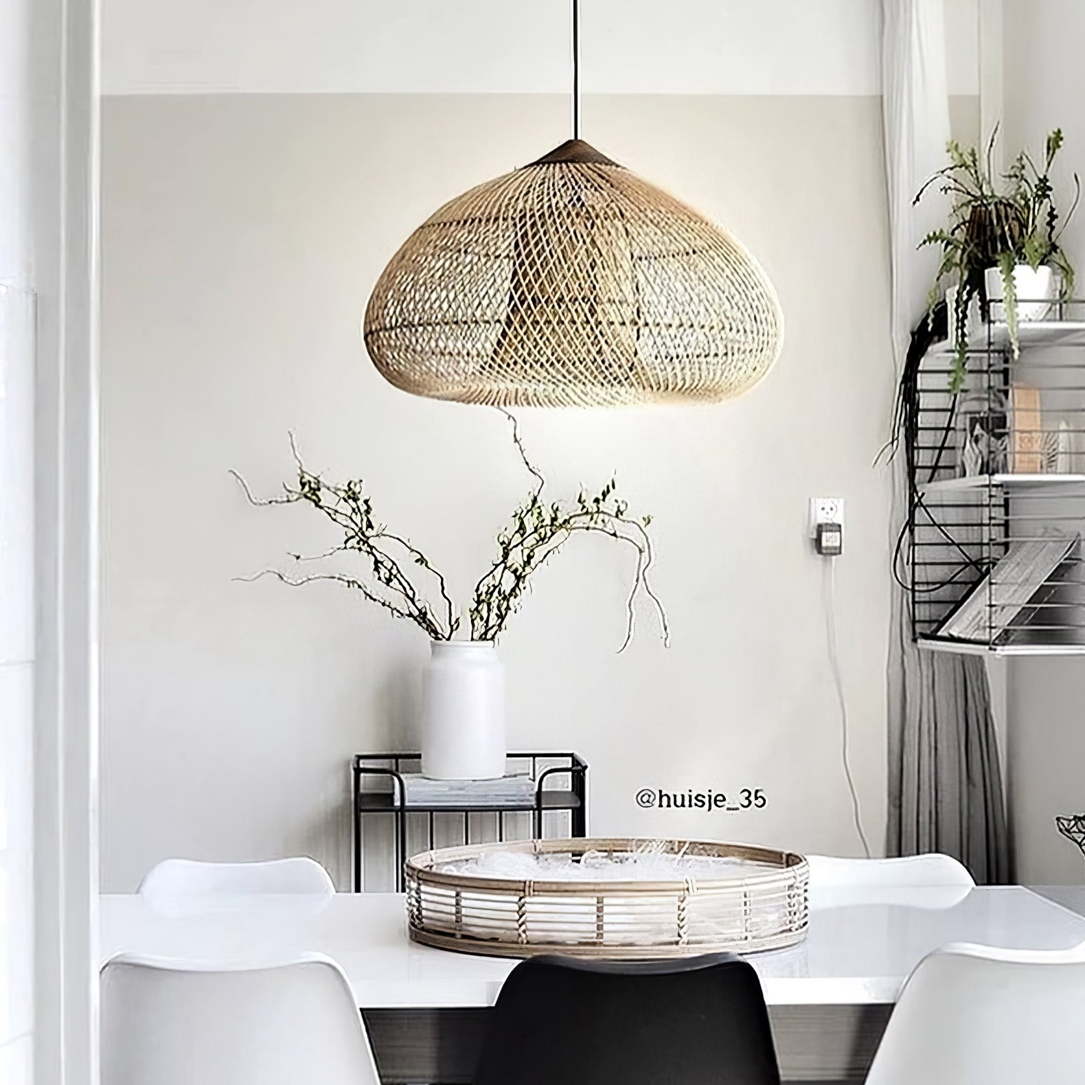 Pendelleuchte aus geflochtenem Rattan – kunstvoll handgewebtes Muster