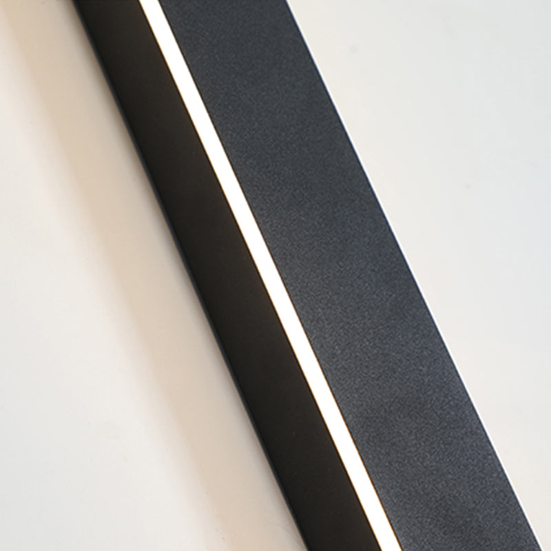 Nyx 线性 LED 户外壁灯 — 现代黑色表面 - Desfino