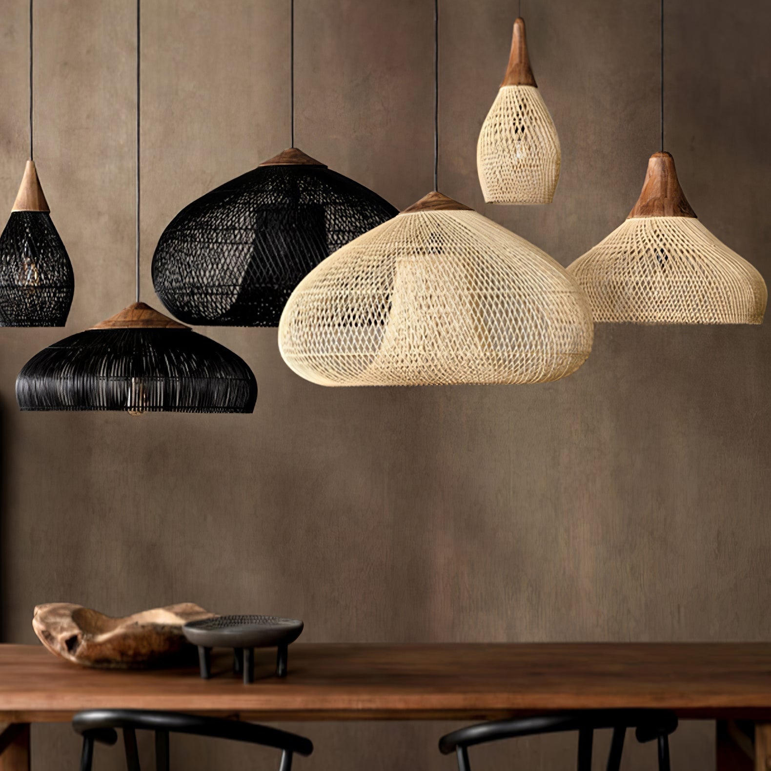 Pendelleuchte aus geflochtenem Rattan – kunstvoll handgewebtes Muster