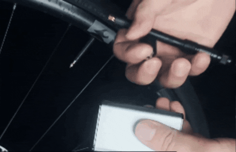 Mini bomba para bicicleta recarregável por USB-C VoltNova — Schrader/Presta | Desfino